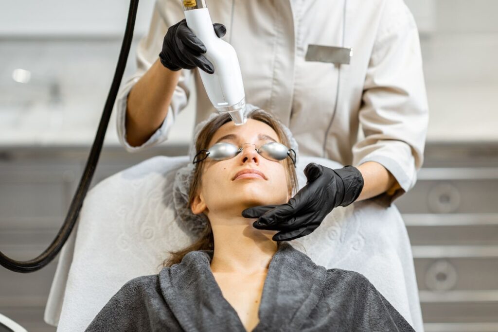 Laser Therapy for Skin: The Truth About Side Effects and Why You Should Only Consult a Dermatologist!
